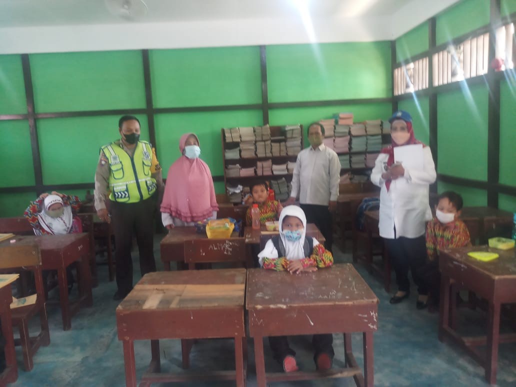 Monitoring ke Sekolah SDN 23 Pontianak Untuk Proses Kegiatan Belajar dengan Tatap Muka di saat PPKM Level 3